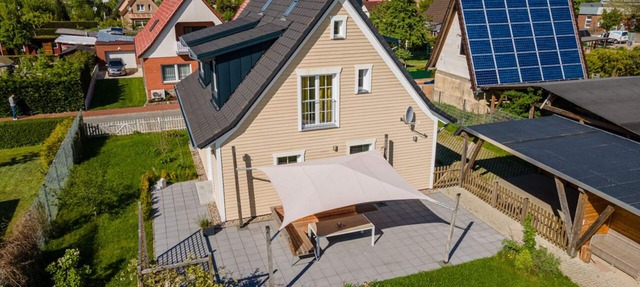Spacious vacation home with a great garden, fireplace, close to the water and in a central location in Rechlin