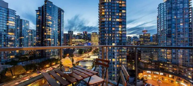 Spectacular Views from the Top - Luxury 3-BR Condo in Vancouver