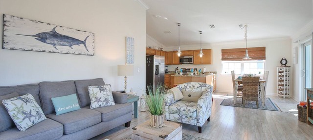 Starfish Unit B - Heated Shared Pool, Sunsets, Private Elevator & Rooftop Deck! in Bradenton Beach