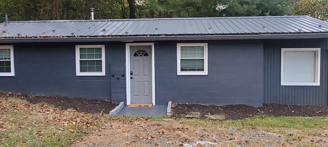 Stone's Throw Cabin moments away from the best of the Laurel Highlands! in Confluence