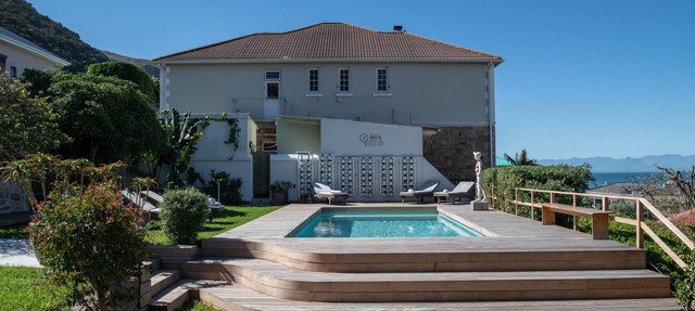 Strathmore Flat in the annex of Chartfield in Cape Town