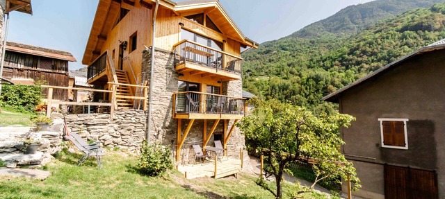 Studio Apartment 'Chalet Belamy 1' with Mountain View, Private Terrace and Wi-Fi in COURCHEVEL