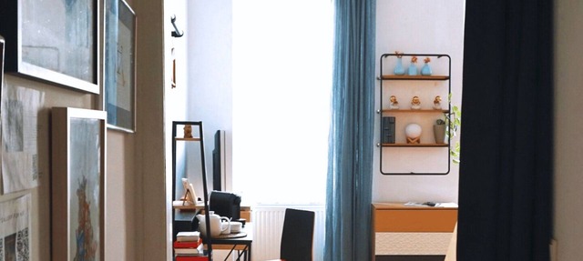 Studio apartment with big balcony and art in the air! 10 min to the city! in Wien
