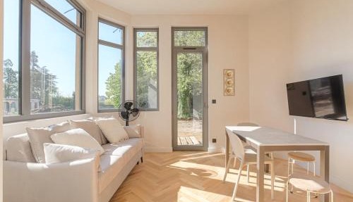 Studio confortable avec terrasse, Ecully in Écully