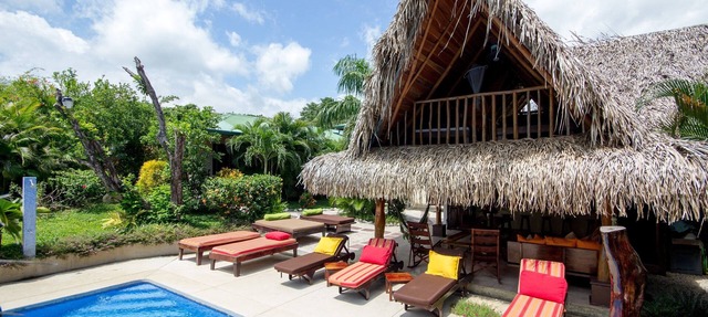 Stunning & Fully-Equipped Beach Pad - 5 BR Suites, Pool & 4 Minute Walk to Beach in Nosara