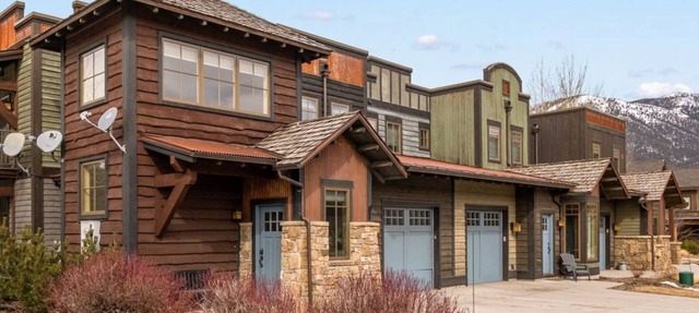 Stunning, Modernized Town Center Home! Hot Tub! 15 Min Drive to Resort! in Big Sky