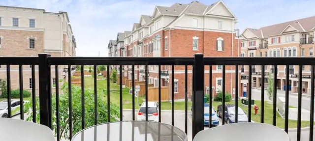 Stylish 3 BR Townhouse in Oshawa in Oshawa