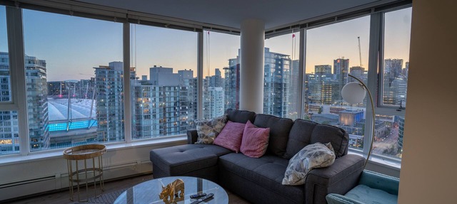 Sub-Penthouse 35th Floor | Sleeps 9, 270° Views, Pool & Patio | Walk to BC Place in Vancouver