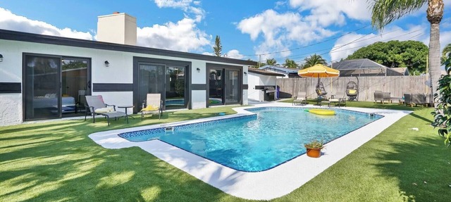 Sun Casita ☀️ Heated Pool & Putting Green - 6 min to Beach in Deerfield Beach