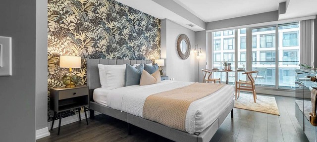 Sunlit Studio w Balcony Views Prime Location! in Toronto