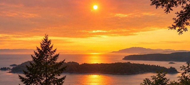 Sweeping Pacific Views & Unforgettable Sunsets · Your Island Escape, 20 Min Away in Bowen Island