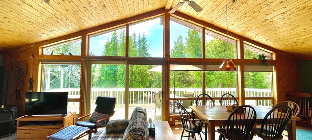 Tealwood Cottage - Peaceful 2BR Forest Getaway in Tobermory in Tobermory