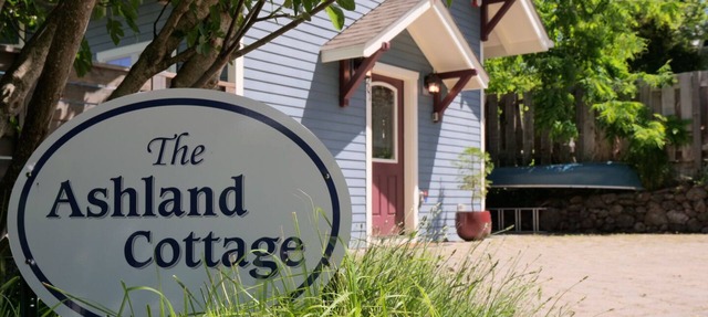 The Ashland Cottage, walk to town in Ashland