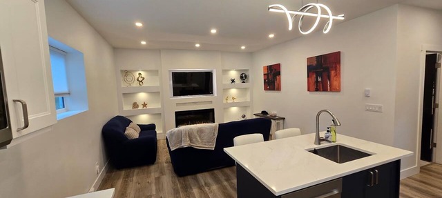 The Tree Nest - Modern private suite 5 minutes to golfing, lakes and amenities in Langford