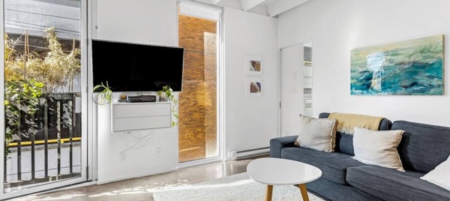 The Zen Loft: Shared Rooftop Bliss with City Views in Vancouver
