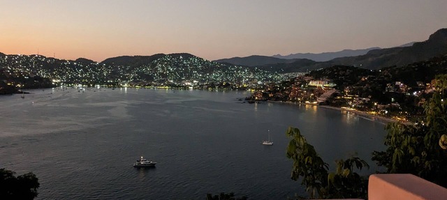 This spectacular casita sits above La Ropa beach with stunning views. in ZIHUATANEJO