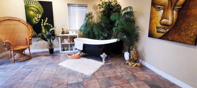 Three Bedroom Three Bath Penthouse with Sauna & Exercise/Office Space in Windsor