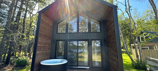 Tiny 1 (private hot tub) in Meteghan River