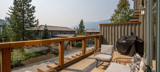 True SKI IN/OUT | Updated 3.5BR | Hot Tub | Garage | Managed By Aloha Whistler in Whistler