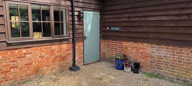 Two bedroom pet Friendly, Barn Conversion in the New Forest. in Lyndhurst