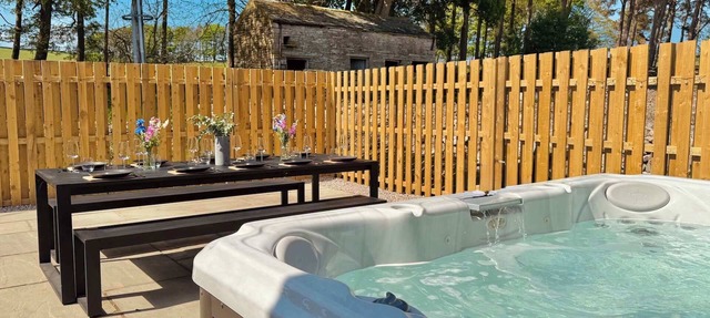 Two-Home Dales Estate · Sleeps 18 · Yorkshire in Newbiggin-on-Lune