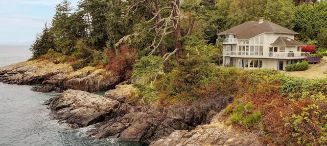 Unforgettable Oceanfront House on Vancouver Island in Sooke