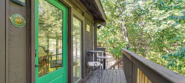 Unique Treehouse Hideaway Near Lake of the Ozarks in Lake Ozark