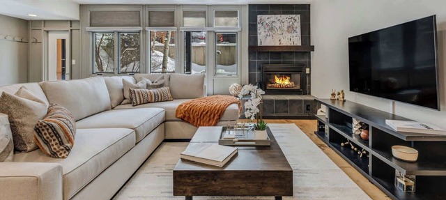 Updated Core 3 BR, 3 BA with AC, Pool & Hot-tub! in Aspen