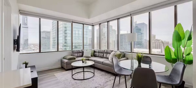 Upscale Lux Dt, King Bed, Views in Edmonton