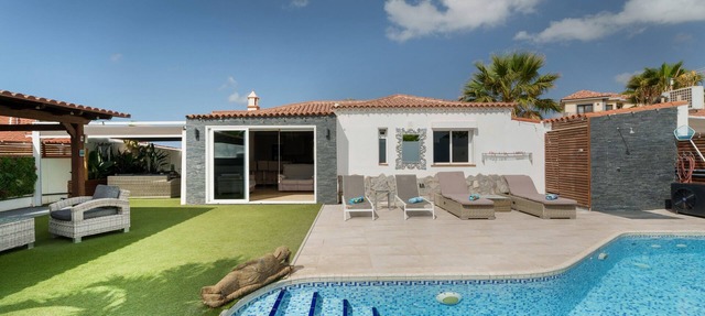 Vacation Villa 'Casa Zara' with Sea View, Wi-Fi and Air Conditioning in Amarilla Golf