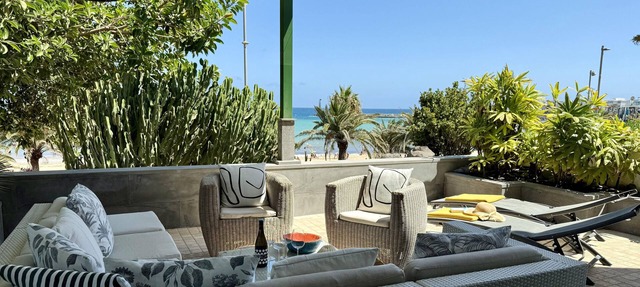 Villa feet in the water, really! in Costa Teguise