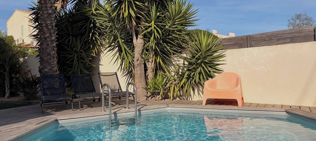 Villa in Le Brusc with swimming pool, 150m from the beach in Six-Fours-Les-Plages