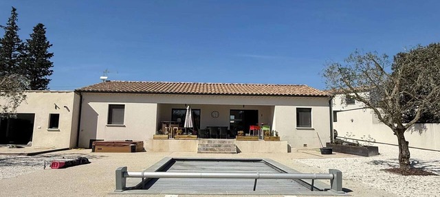 Villa with pool and jacuzzi near Châteauneuf-du-Pape – 13 people in Sorgues