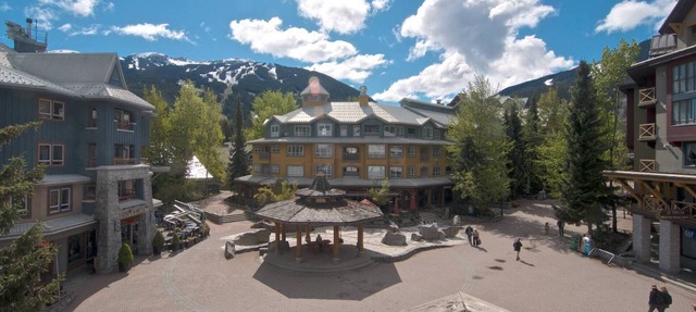 Village Location mountain views. Steps to everything! Ideal Family getaway in Whistler
