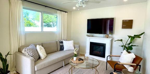 Walk to Beach - Fully Renovated Modern Jax Beach Retreat in Jacksonville Beach