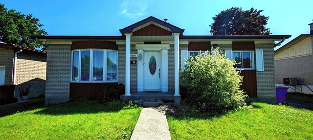 Warm Welcome Home. 15 min to Montreal, spacious and comfortable, free parking in Longueuil