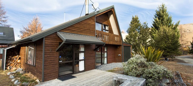 Warmest home in the village - stunning mountain views! in Castle Hill