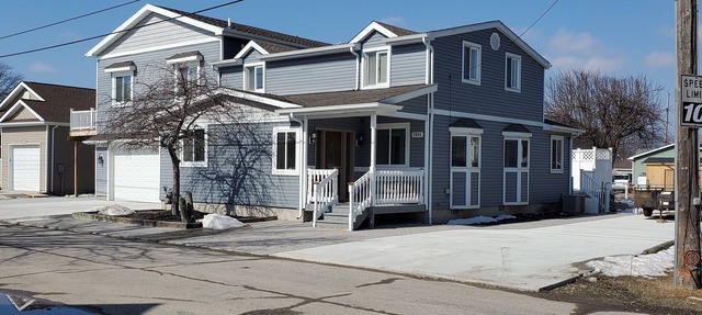 Water front house 2min to lake boat parking an additional bedroom available in Clay Township