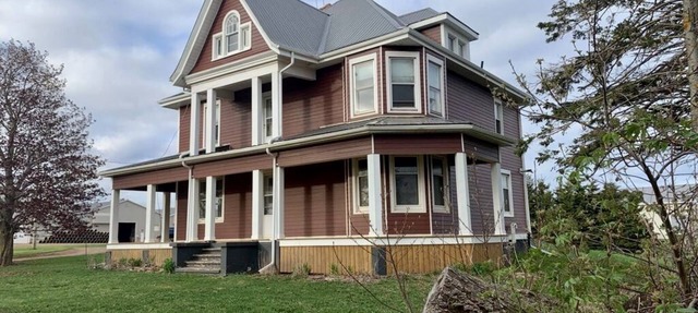Waterfront 6 bedroom (8 beds) , 51/2 bath house in Summerside, Pei. in Summerside