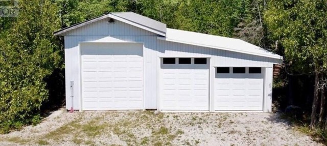 (Waterfront Cottage)Just 25 Minute to Tobermory(Waterfront Cottage) in Lion's Head