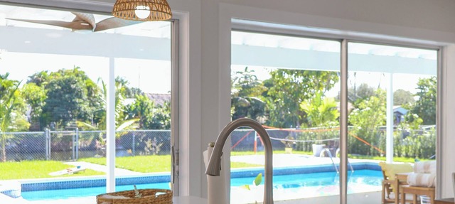 Waterfront Retreat + Heated Pool + Sand Court in Miami
