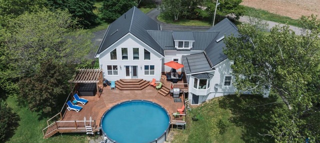 Wentworth Private Cottage with Hot Tub in Colchester