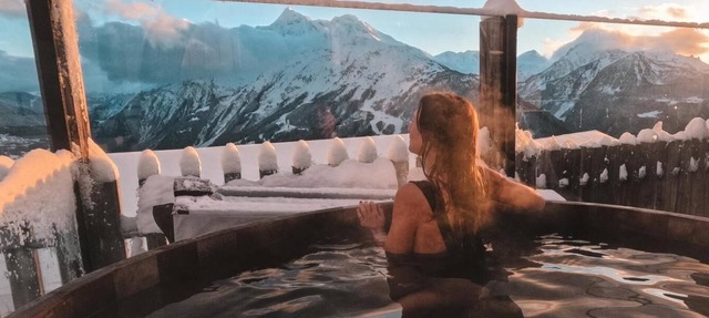 Wifi, ski-in/ski-out & foot of the slopes, swimming pool, sauna, hammam, balcony, fireplace or stove in La Rosière Montvalezan