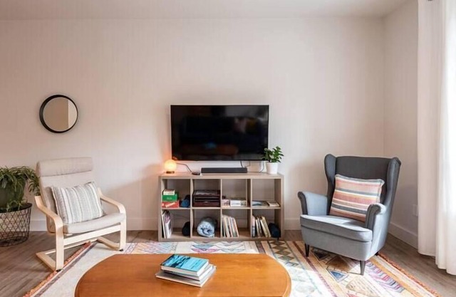 303 - Wolfville Luxury Apartment with 2 King Beds in Wolfville