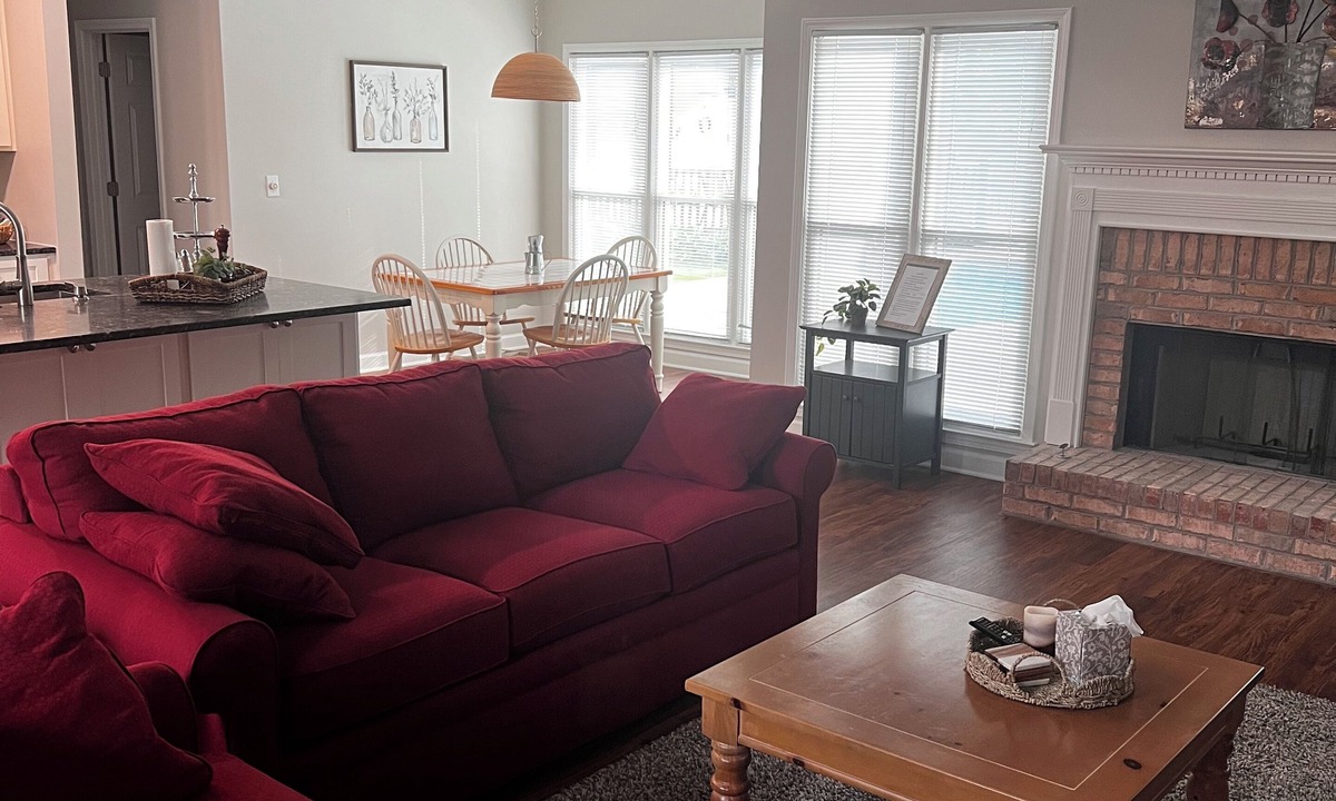 Mableton House | Charming 3-bed, 2-bath house in Mableton with Wi-Fi, seasonal pool, firepit