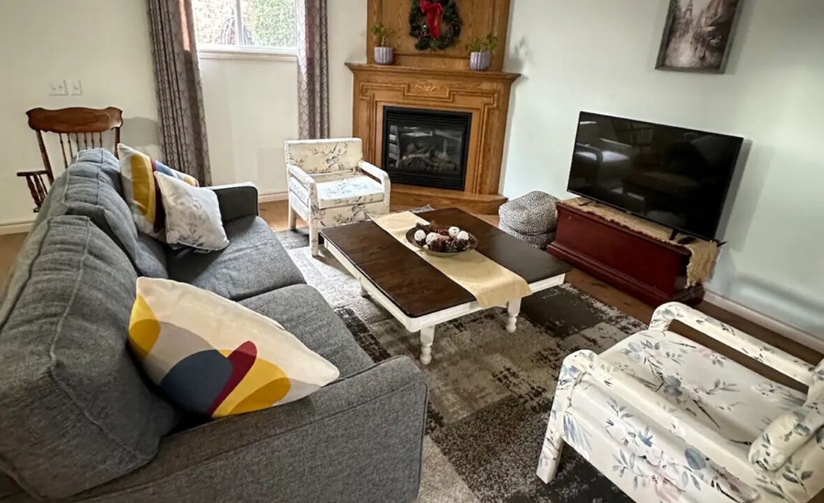 Photo of Livingroom in Lakeshore
