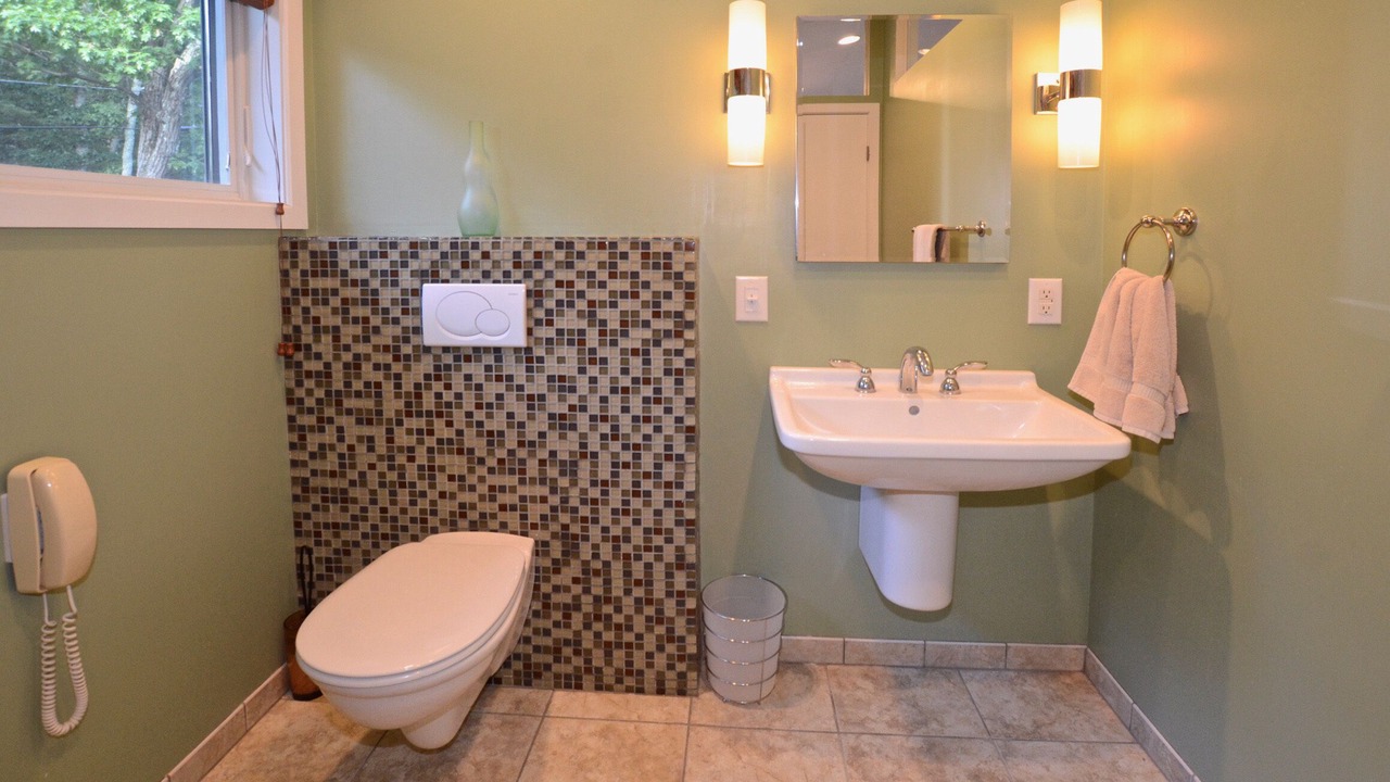 Photo of Bathroom in Glenford