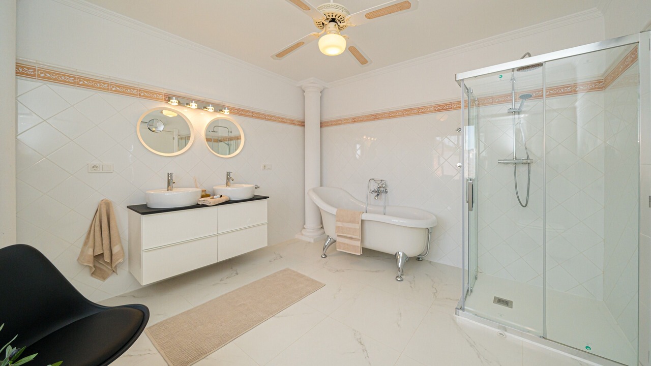 Photo of Bathroom in L'Alfas del Pi