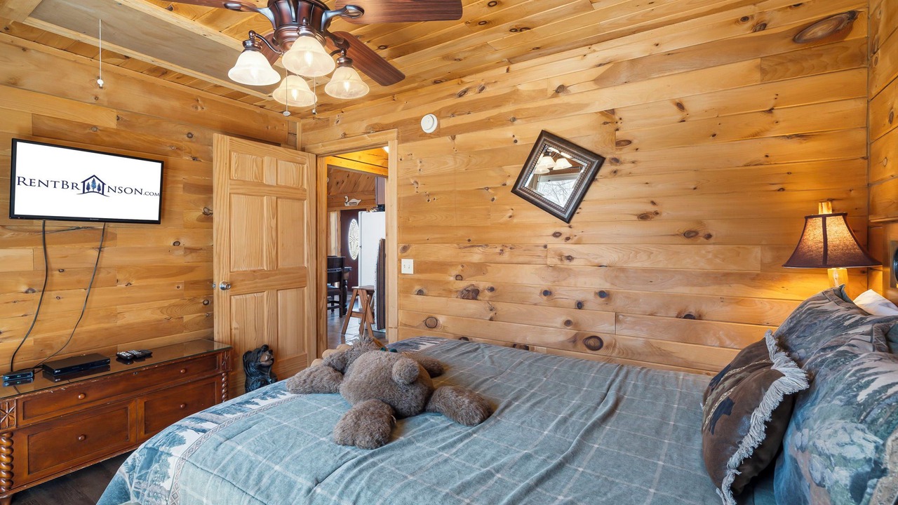 Photo of Bedroom in Branson Cedars