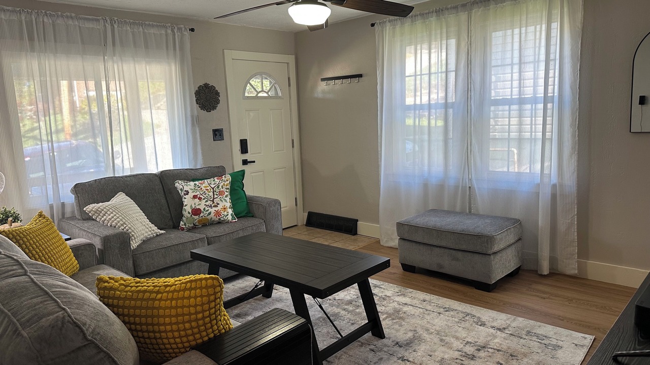 Photo of Livingroom in Plum